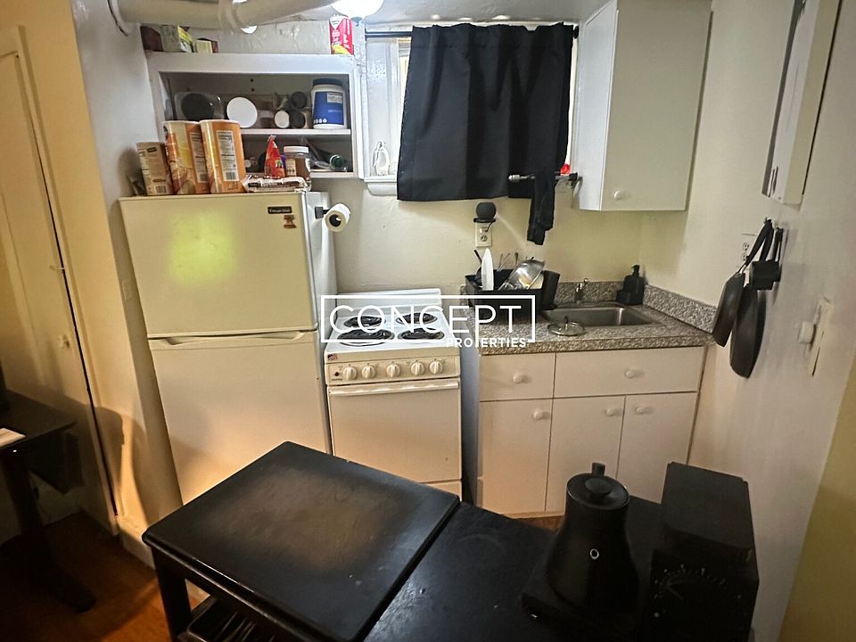 2nd image of 879 Park Dr #2