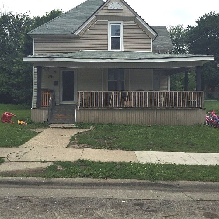 1st image of 211 Forest Ave