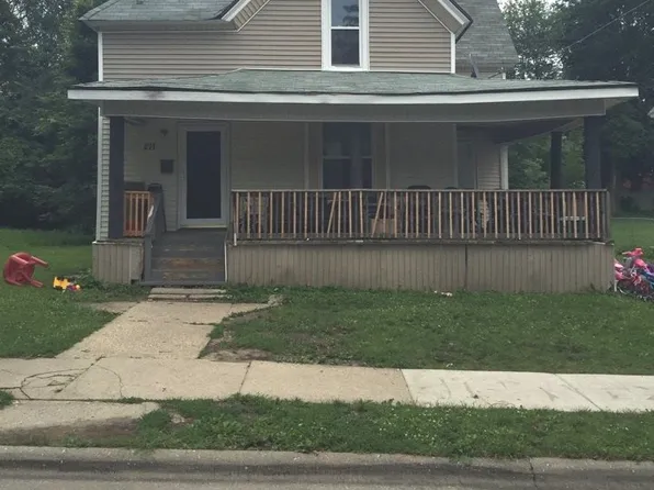 211 Forest Ave, Rockford, IL 61101