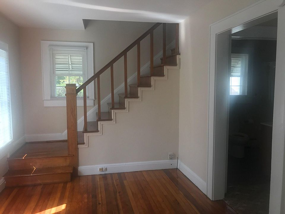 2nd image of 303 Bee St