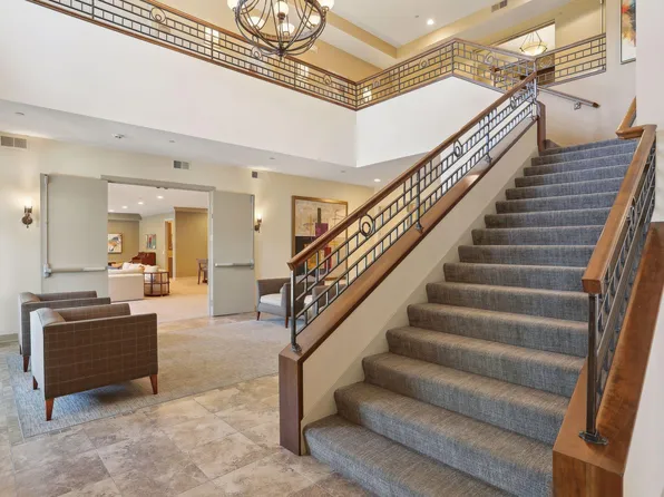 555 Oak Ridge Pl APT 360, Hopkins, MN 55343