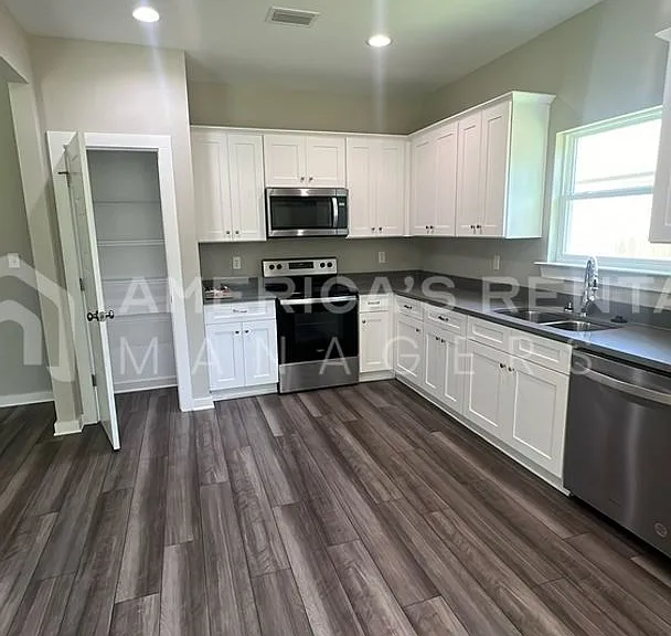 306 Kennesaw Ave — Photo 10