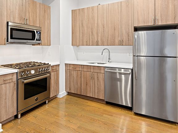 3rd image of 121 Madison Ave APT 9H