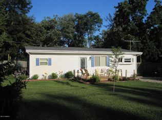 65273 W Peninsula Dr, Cassopolis, MI 49031