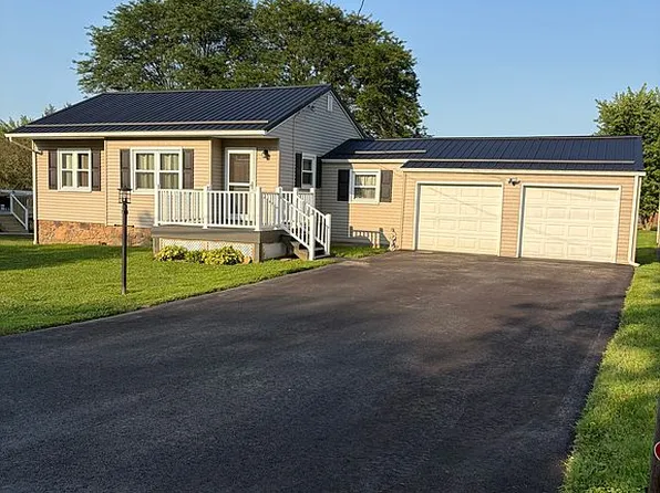 1524 Longview Dr, Latrobe, PA 15650