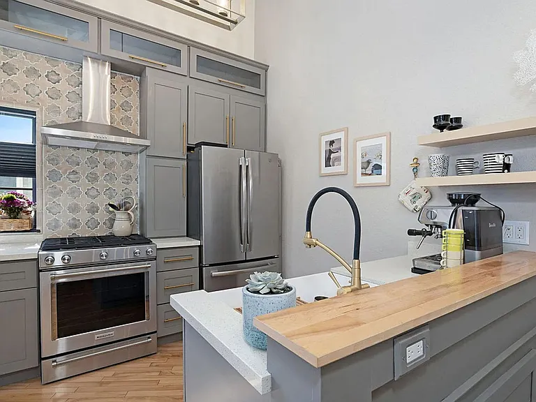213 Elm Ave — Photo 5