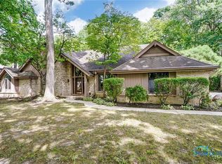 29882 Saint Andrews Rd, Perrysburg, OH 43551