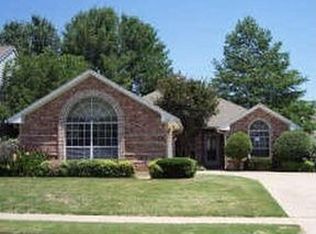2804 Ironwood Dr, Grand Prairie, TX 75052