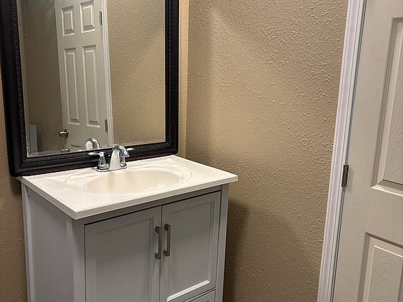 3rd image of 548 Nickel St
