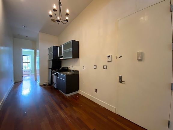 4th image of 184 Jefferson St APT 3