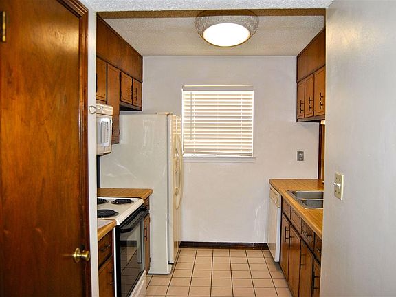 2nd image of 2120 N 58th Ave APT D