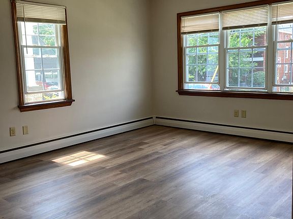 3rd image of 1346 Jefferson Ave APT 1