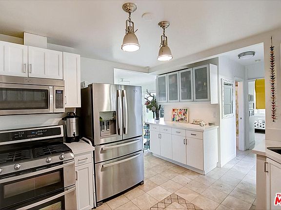 5th image of 10305 Lauriston Ave