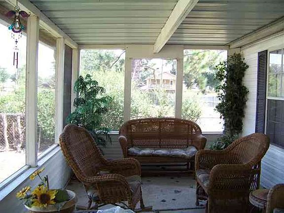 4th image of 2825 Tyler Ave