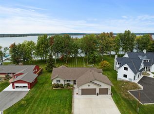 11246 Kings Point Rd, Alanson, MI 49706