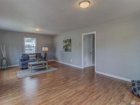 3rd image of 116 Puget St NE