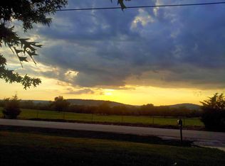 605 Ditmars Rd, Prairie Grove, AR 72753