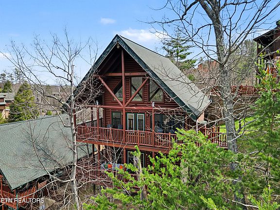 2nd image of 1723 Summit View Way