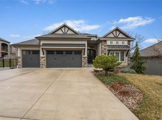 4538 NE Park Bluffs Dr, Lees Summit, MO 64064
