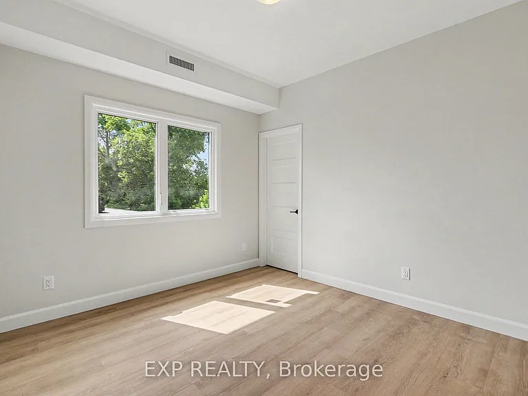 1089 Notre Dame St #5 — Photo 16