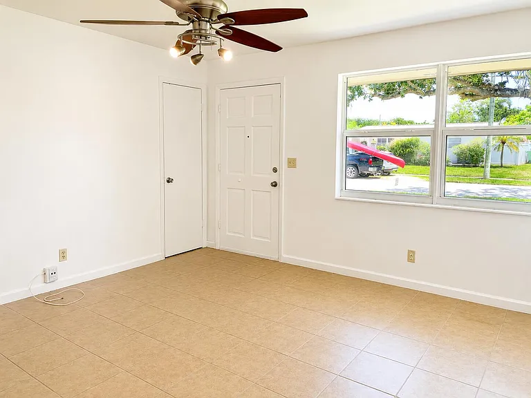 9440 SW 51st St — Photo 4