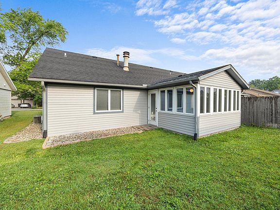 3rd image of 625 Wellington Ct