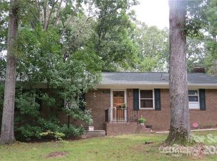 300 Forest Park Rd, Matthews, NC 28104