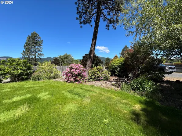 4 Fairway Dr, White Salmon, WA 98672
