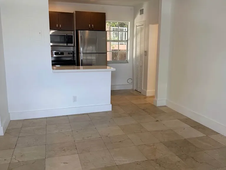 541 NE 62nd St #10 — Photo 6