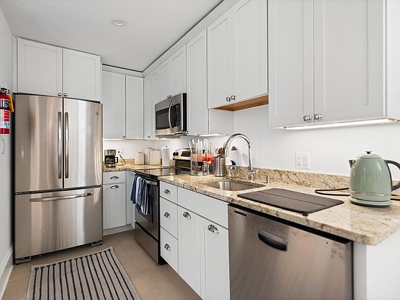 5th image of 2900 18th St NW #B