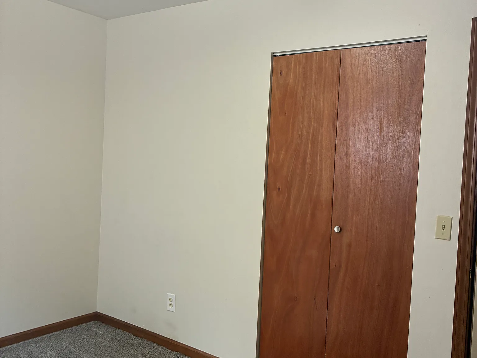 905 Tyler St — Photo 2