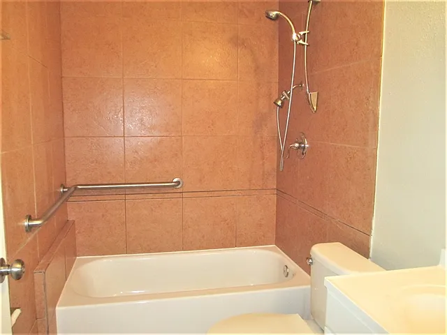 3156 Peppertree Dr — Photo 16
