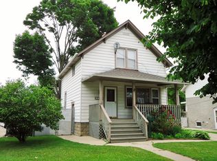 930 73rd St, Kenosha, WI 53143