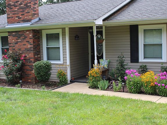 2nd image of 651 Hoyle St