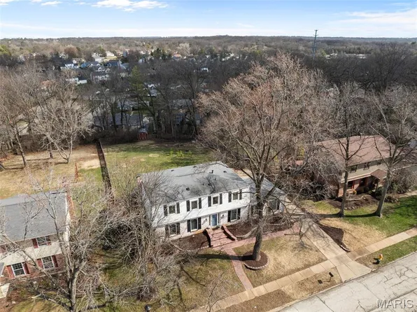 1022 Julianna Dr, Ballwin, MO 63011