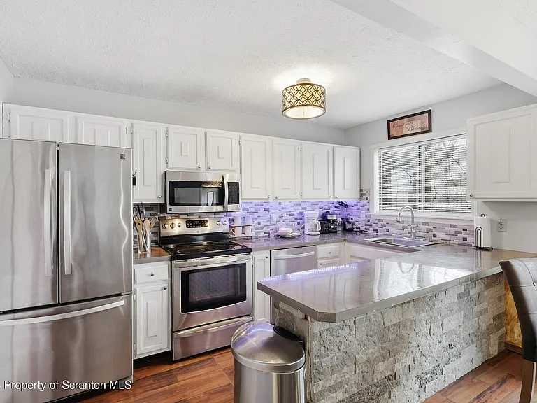 1379 Winding Way — Photo 11