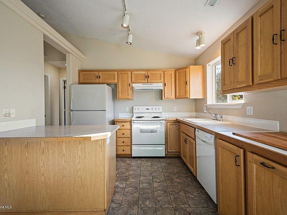4th image of 3083 E Lapis Ave