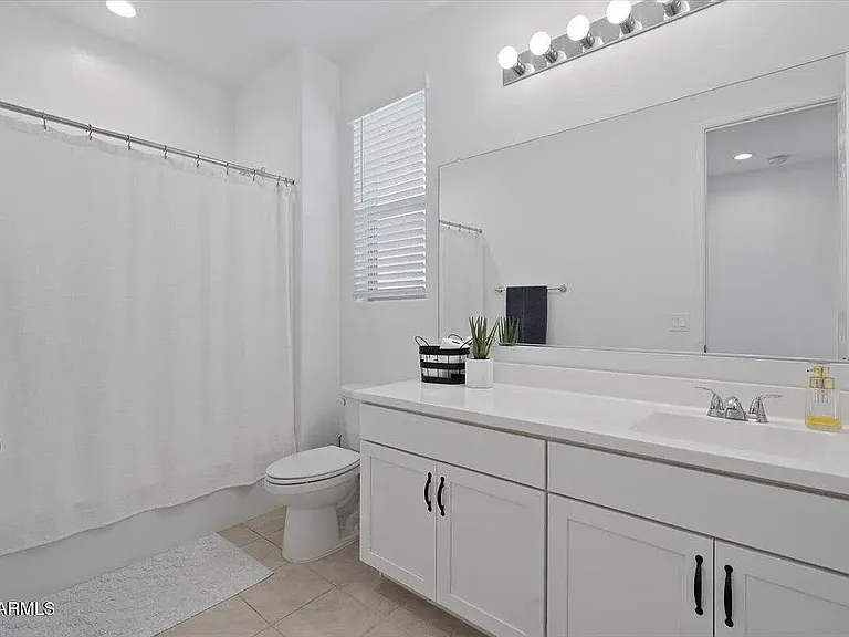 6313 N 68th Dr — Photo 15