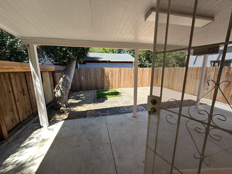 418 E La Veta Ave — Photo 12