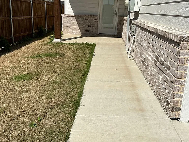 640 The Cottages Dr — Photo 6