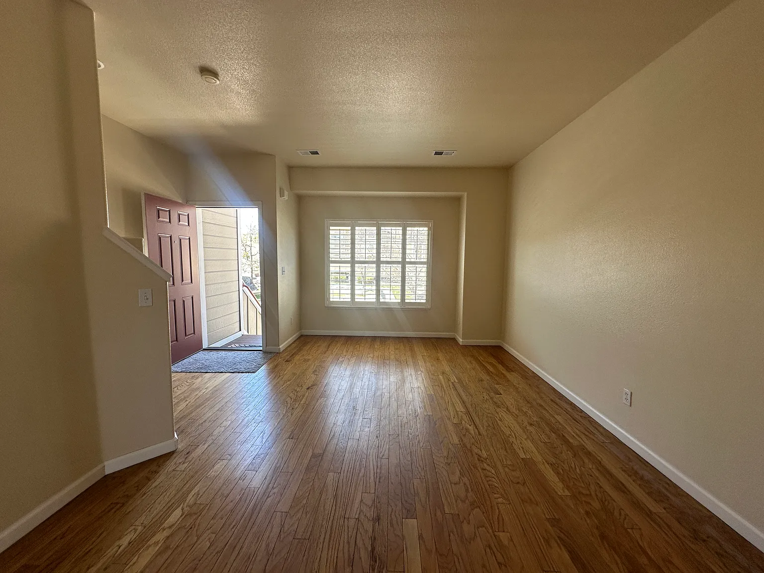 2 bed, 2.5 bath, 1228 sqft, $2,100 — Photo 3