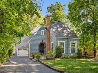 368 Woodland Rd, Highland Park, IL 60035