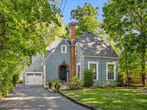 368 Woodland Rd, Highland Park, IL 60035