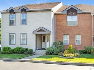 32 Greenmeadow Dr, Babylon, NY 11702