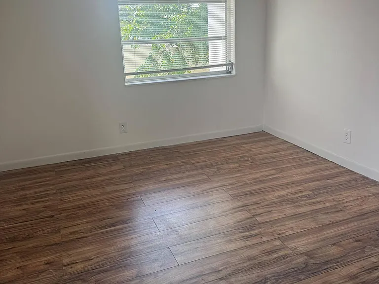 618 NW 13th St #360 — Photo 7