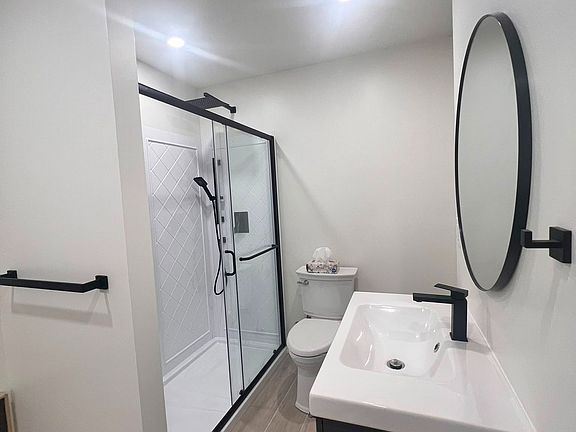 5th image of 358 Danforth Ave #3B