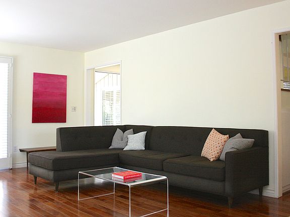 3rd image of 410 N Paulina Ave