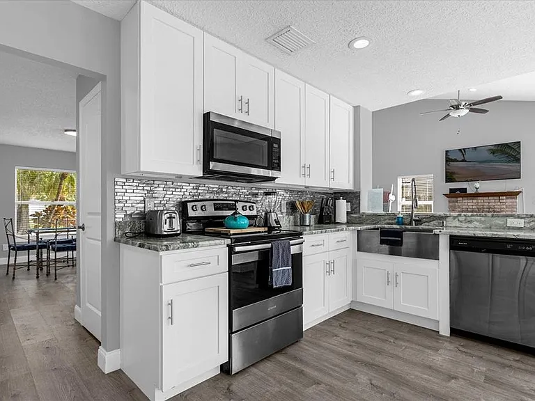2820 Smithfield Dr — Photo 4
