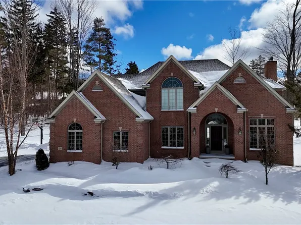 24 Lakeridge South Dr, Orchard Park, NY 14127
