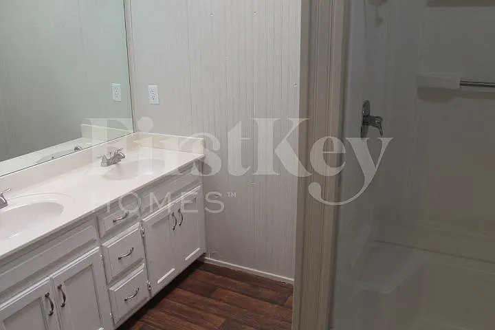 619 N Crest Dr — Photo 7